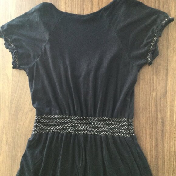 Maternity Wardrobe Bundle – 2 Dresses + 1 Short-Sleeve Sweater - Picture 5 of 13